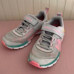 Girl’s size 13 Under Armour shoes